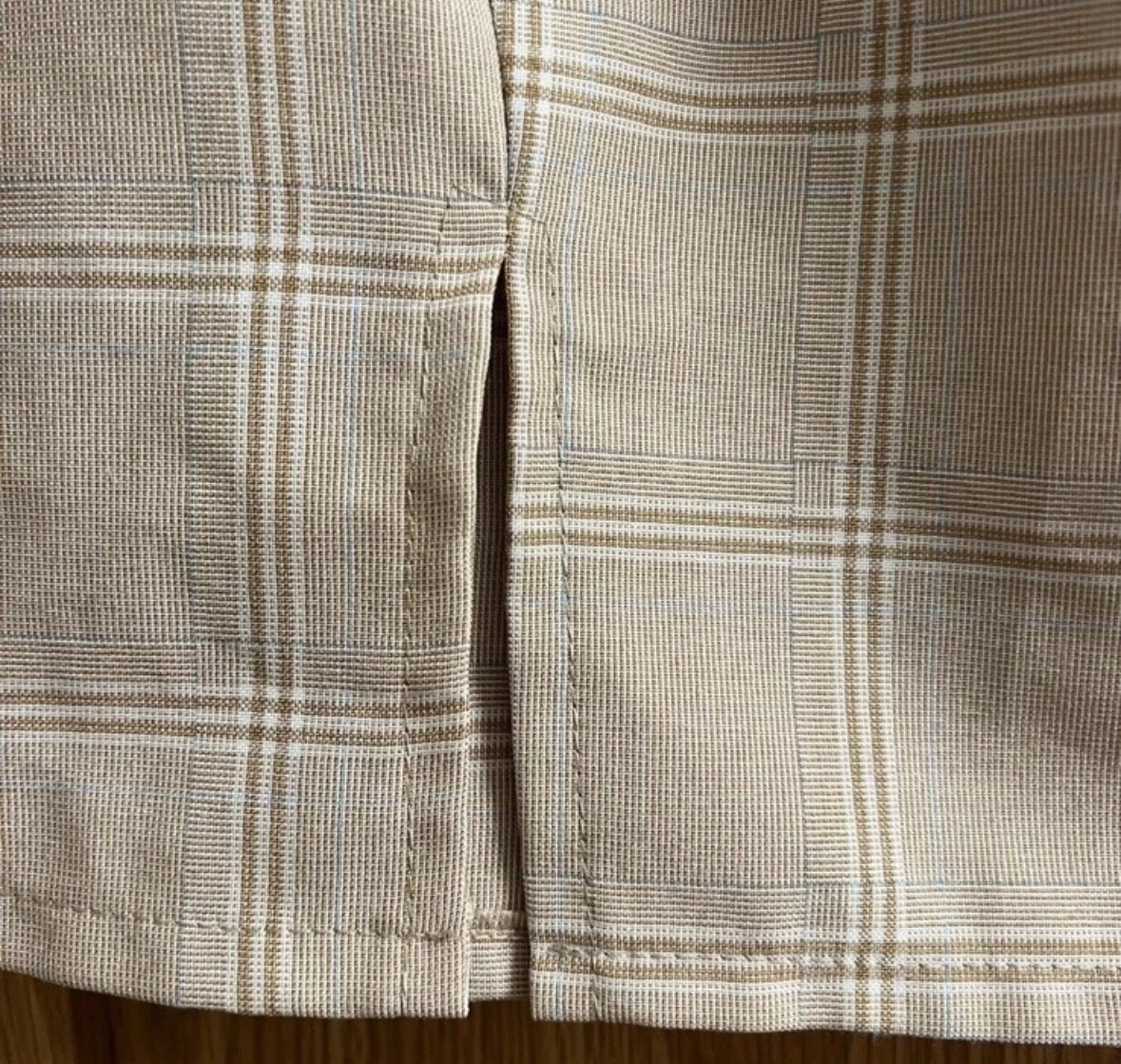 Nasty Gal Beige White Check Plaid Split Hem Mini Skirt Size 2 Back zipper